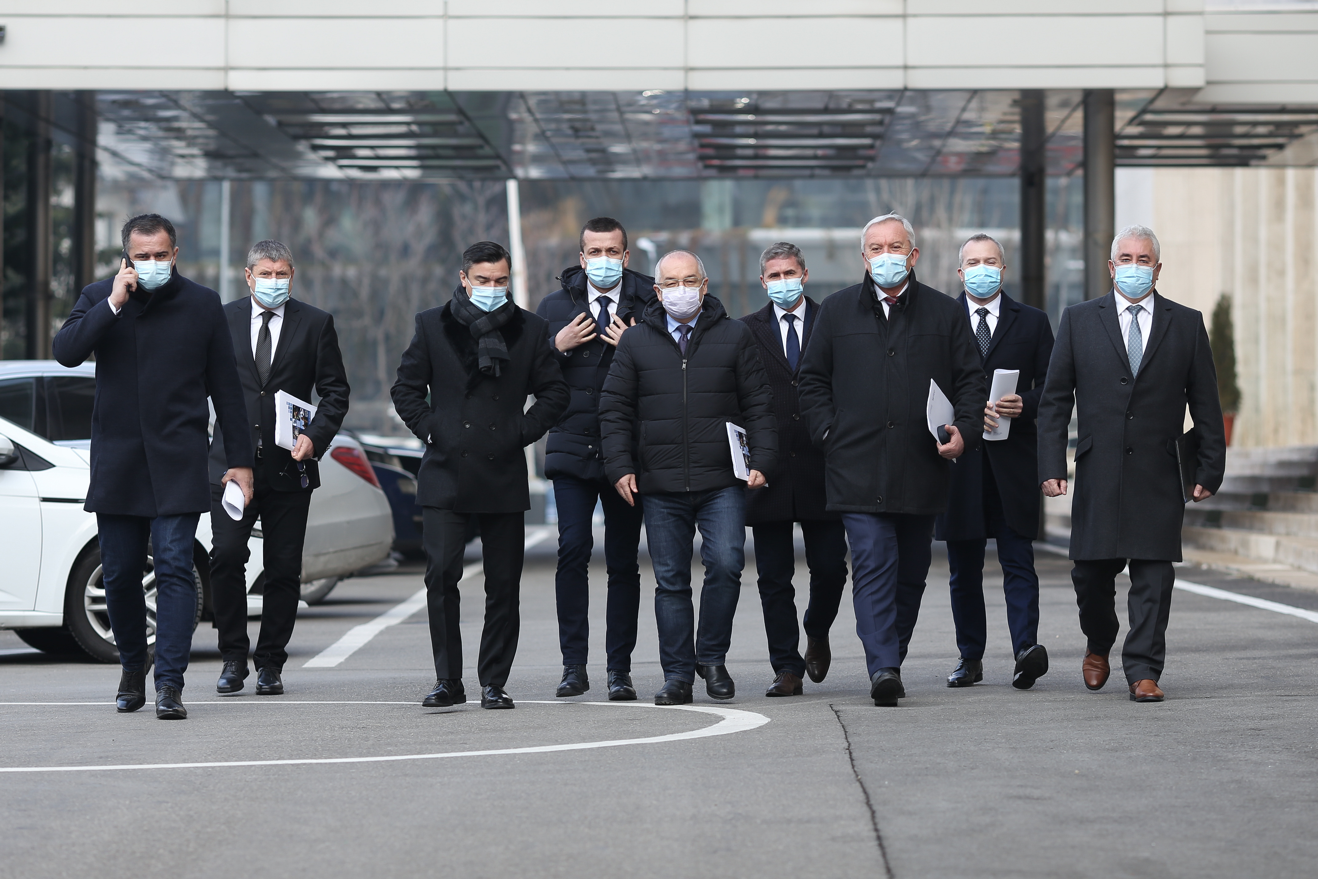 Primarii au cerut lui Cîțu dreptul de a decide cui dau banii pentru asistența socială. „Noi doar plătim, nu avem niciun cuvânt de spus”