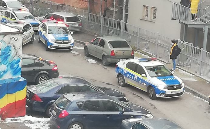 Un tânăr în vârstă de 19 ani a fost înjunghiat mortal pe o stradă din București. Agresorul, identificat și reținut de polițiști