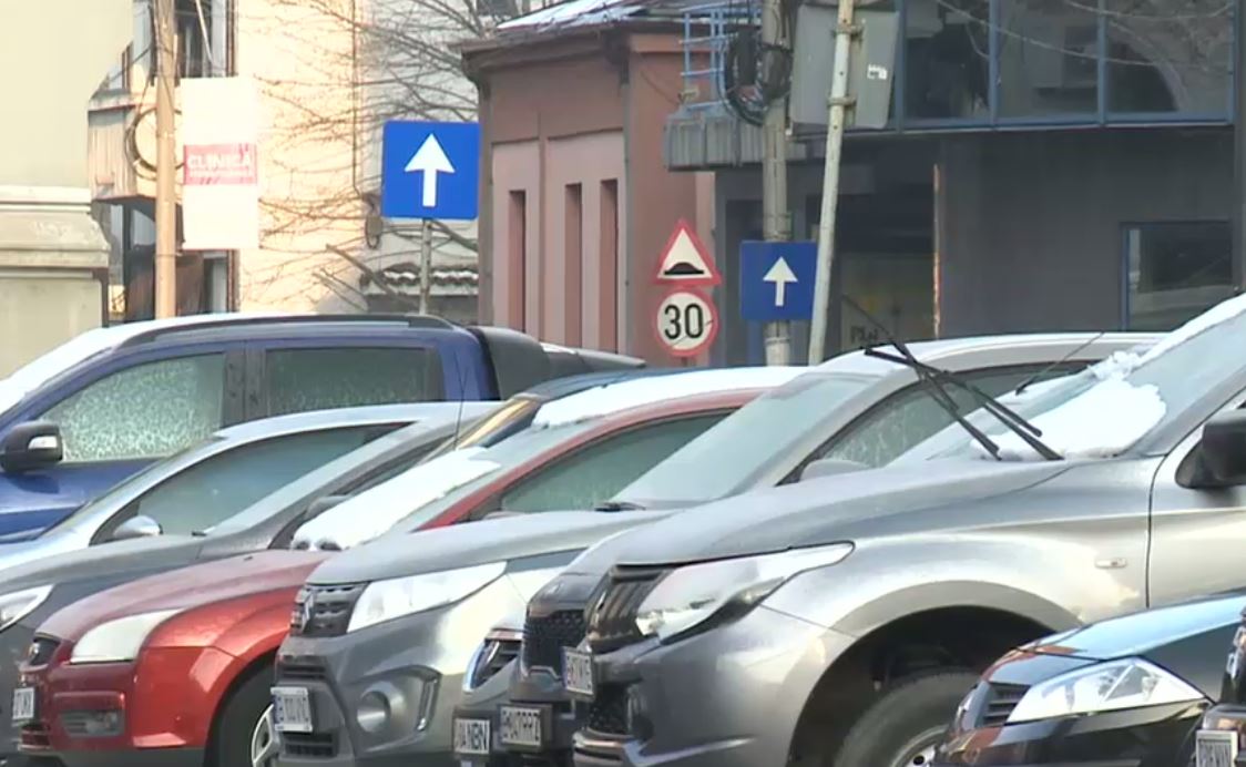 Locurile de parcare se scumpesc în orașele aglomerate. În Sectorul 1 din București taxa ar putea ajunge la 600 de lei pe an