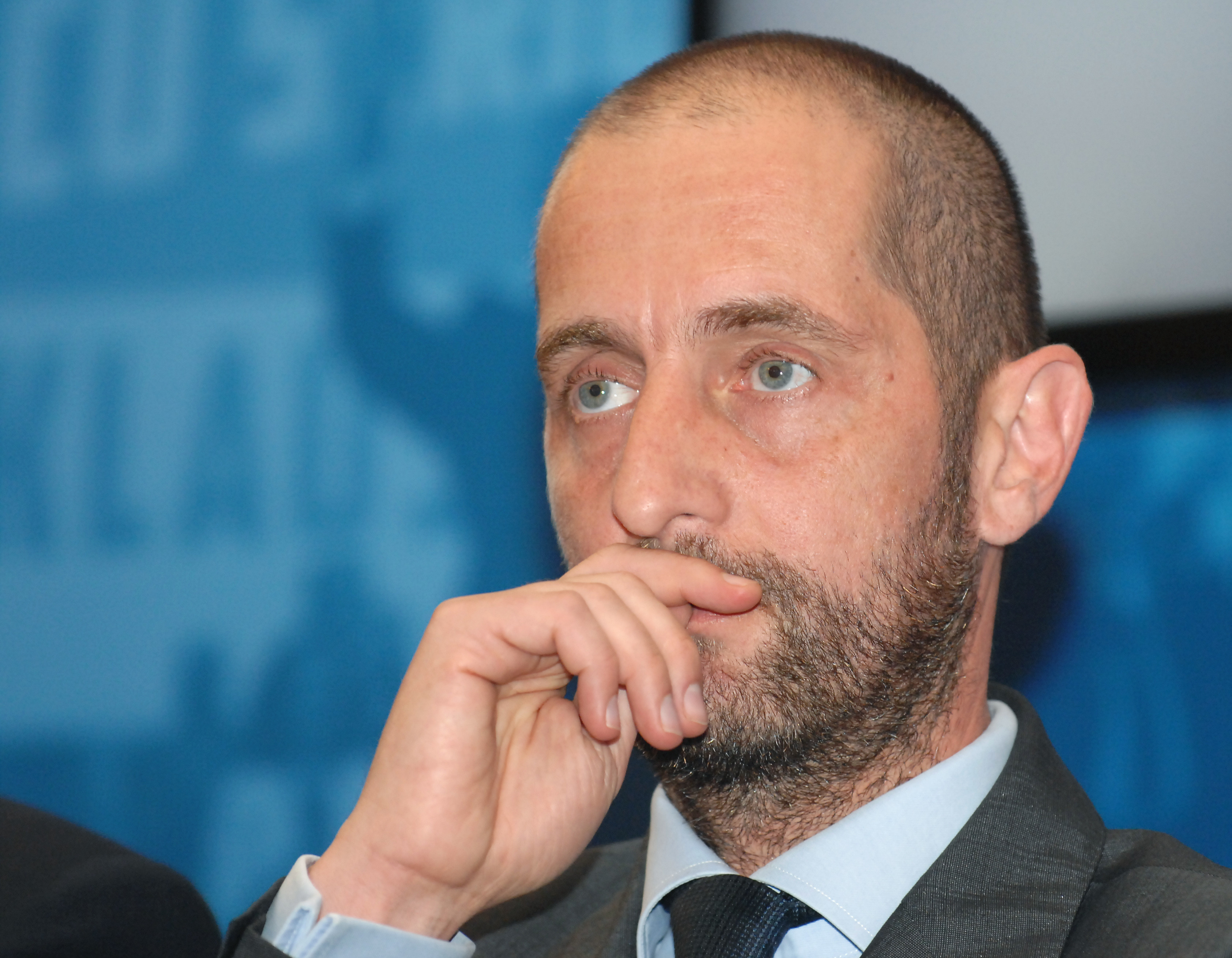 Un om de afaceri propune ca patronii să le dea angajaților un bonus pentru vaccinare