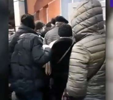 Sute de pacienți, la coadă la Institutul Oncologic din Iași. Manager: Spațiul este același, dar numărul bolnavilor a crescut