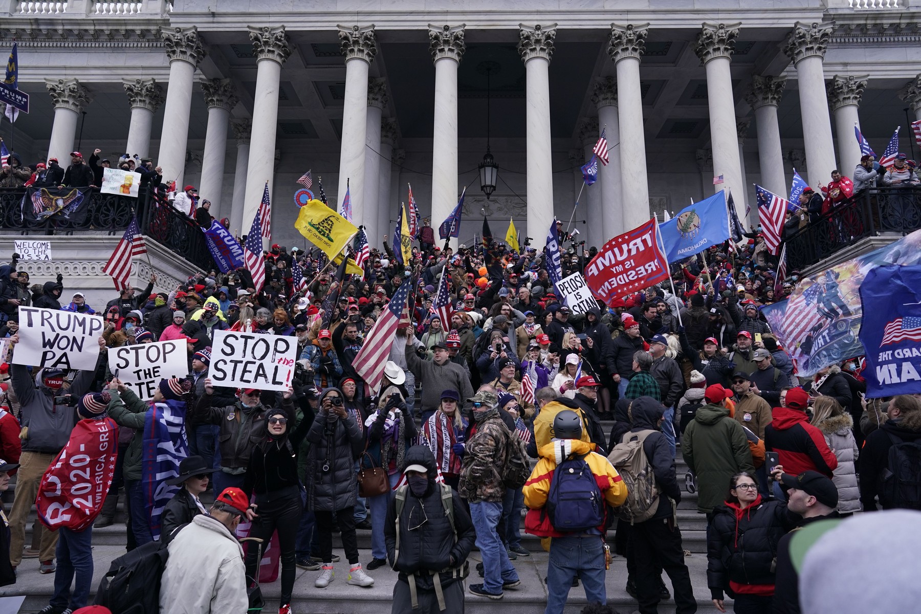 FBI avertizează că susținătorii lui Trump pun la cale noi proteste armate în toate cele 50 de capitale de stat