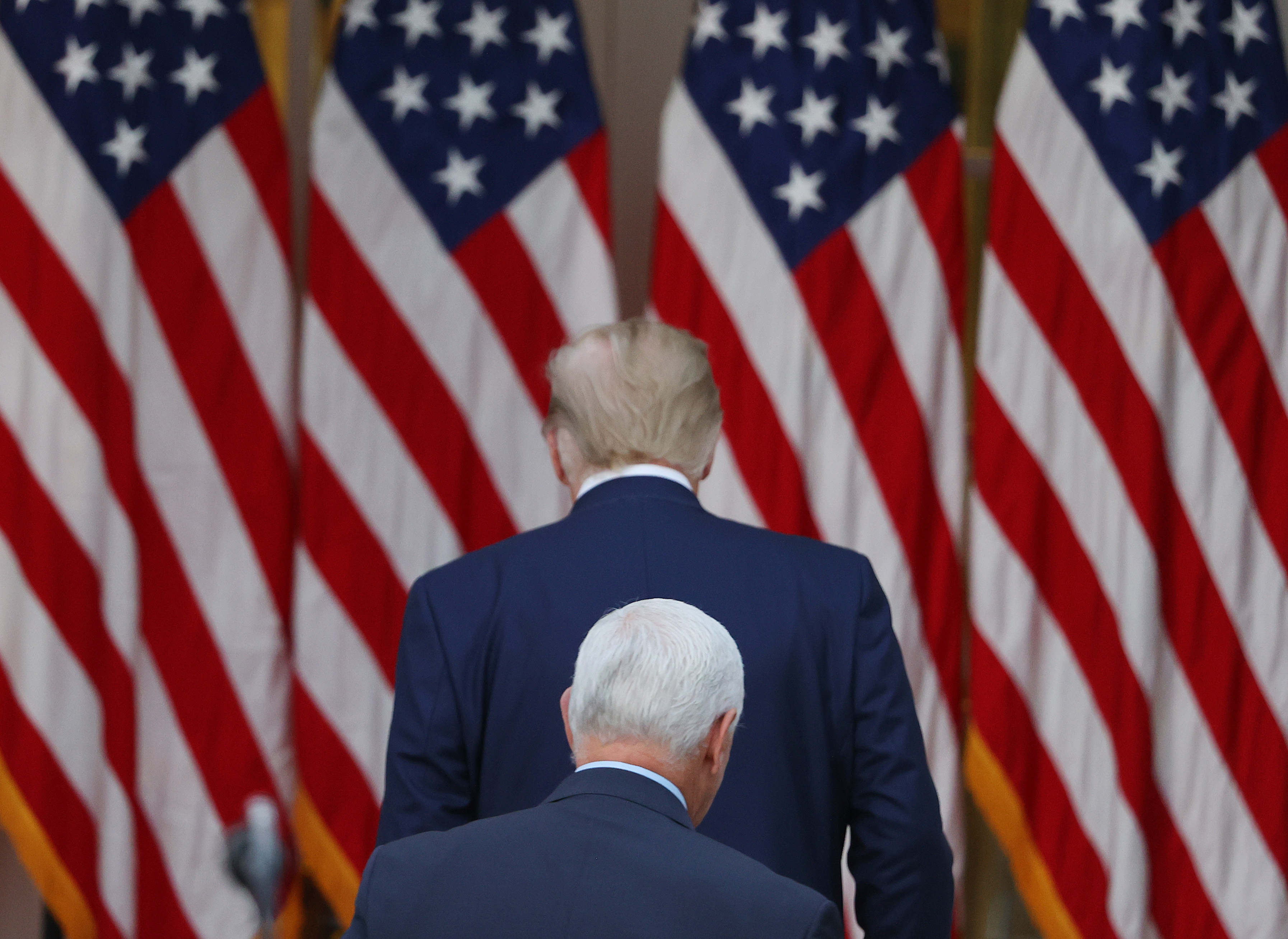 Donald Trump și Mike Pence s-au întâlnit pentru prima oară după Asaltul de la Capitoliu