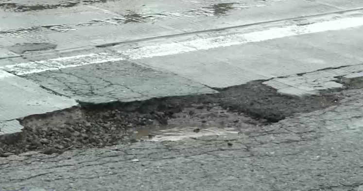 Autostrada Soarelui, plină de gropi. Pe ce dă vina Compania de Drumuri