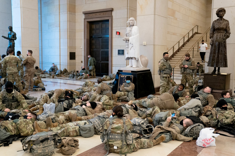 Militari din Garda Naţională a SUA dorm în Capitoliul SUA
