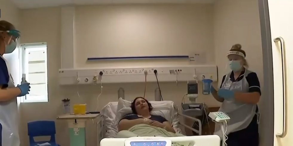 O româncă din Marea Britanie este prima pacientă care a primit un tratament nou pentru COVID-19, bazat pe interferon beta