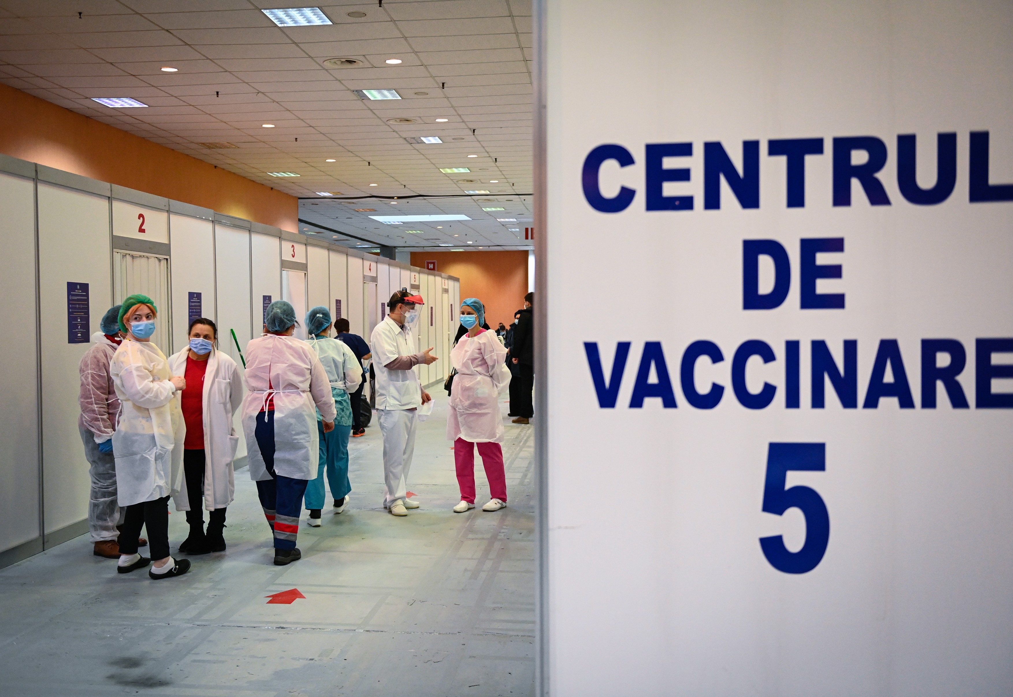 179 de persoane pe minut s-au programat miercuri, până la ora 20, pentru vaccinarea cu AstraZeneca