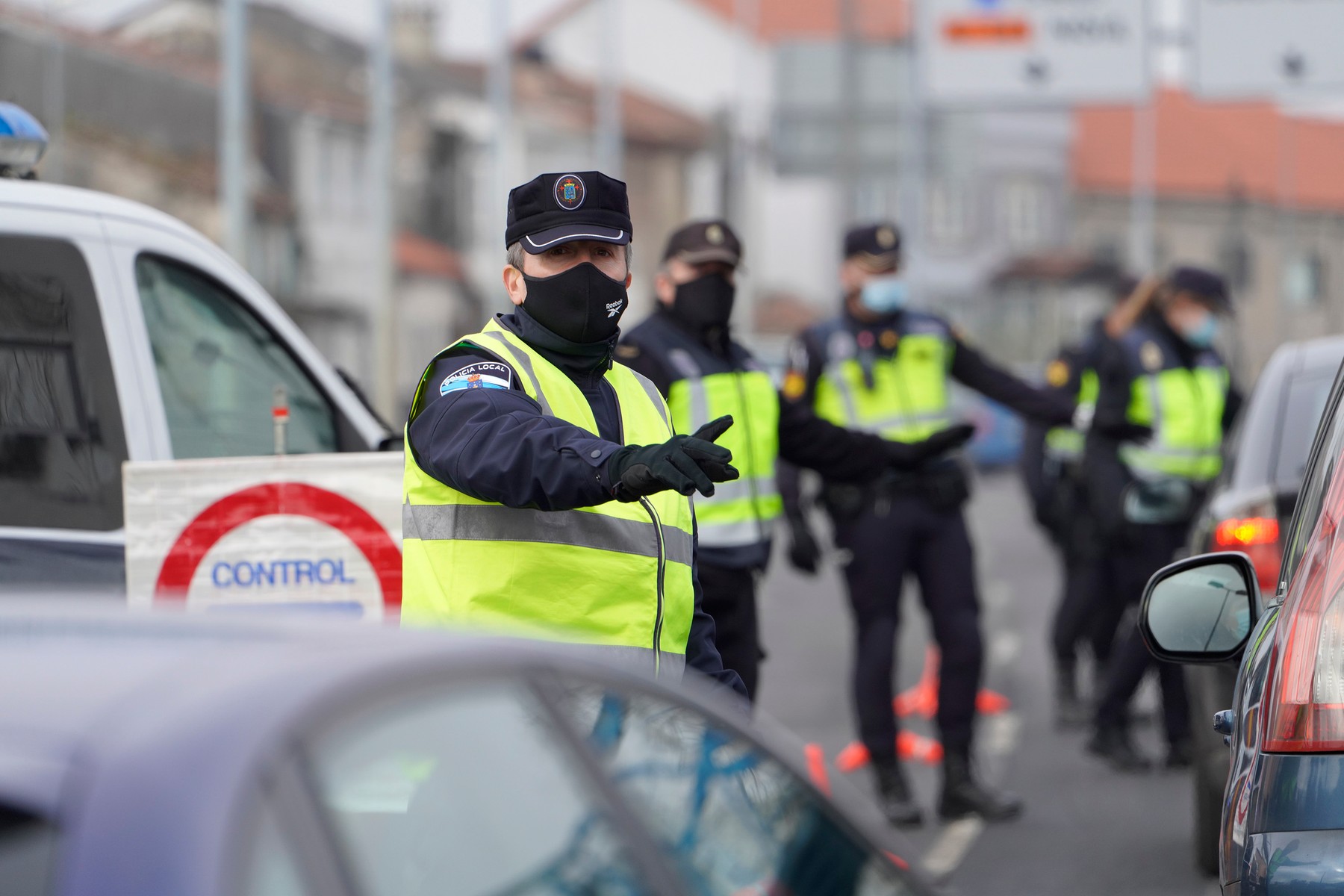 Un sfert din locuitorii Madridului, sub carantină totală. Poliția va folosi drone pentru controlul rezidenților