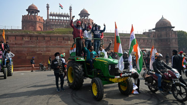 Protest uriaș al fermierilor din India, de ziua națională a țării