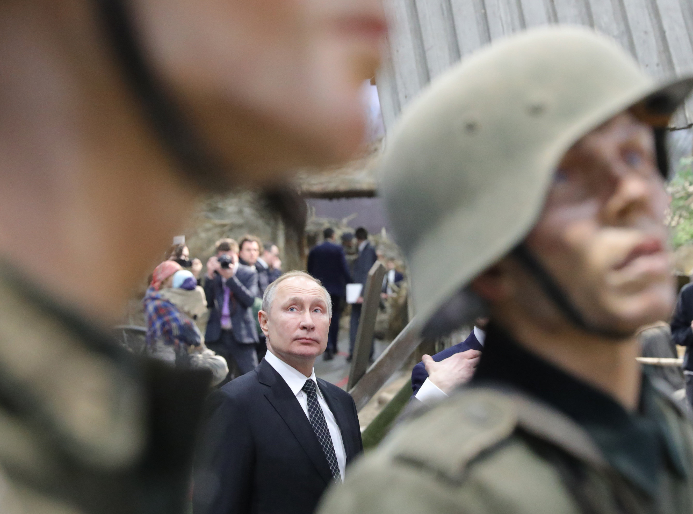 Vladimir Putin nu mai suporta comparatiile facute intre URSS si regimul nazist si vrea sa le interzica prin lege