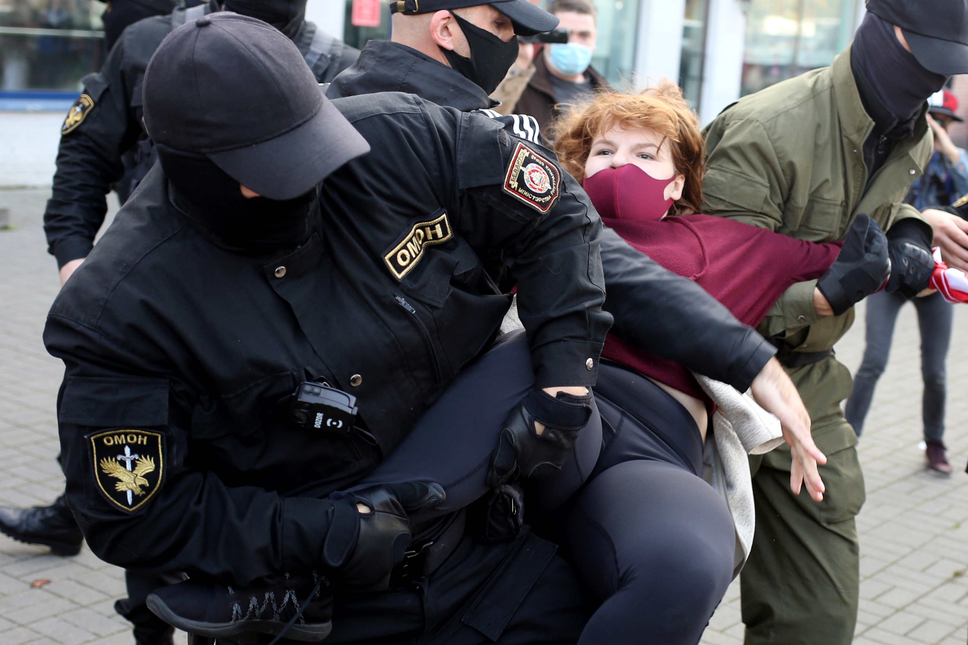 Amnesty: Protestatarii din Belarus au fost torturați în închisoare