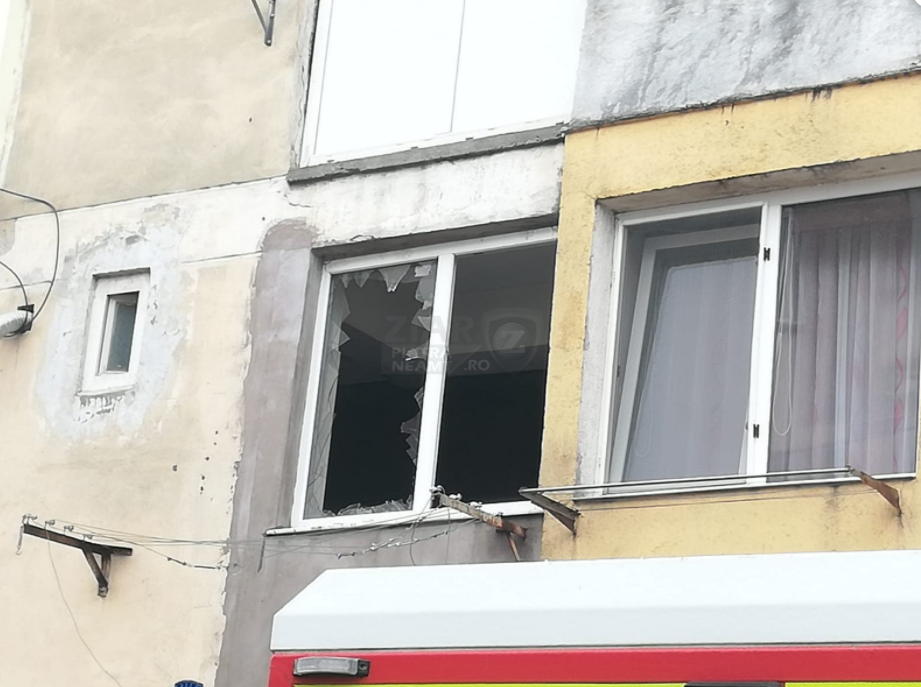 VIDEO. Supărat că a pierdut custodia copilului, un bărbat din Piatra Neamț și-a aruncat în aer apartamentul. Fiul lui a fost rănit