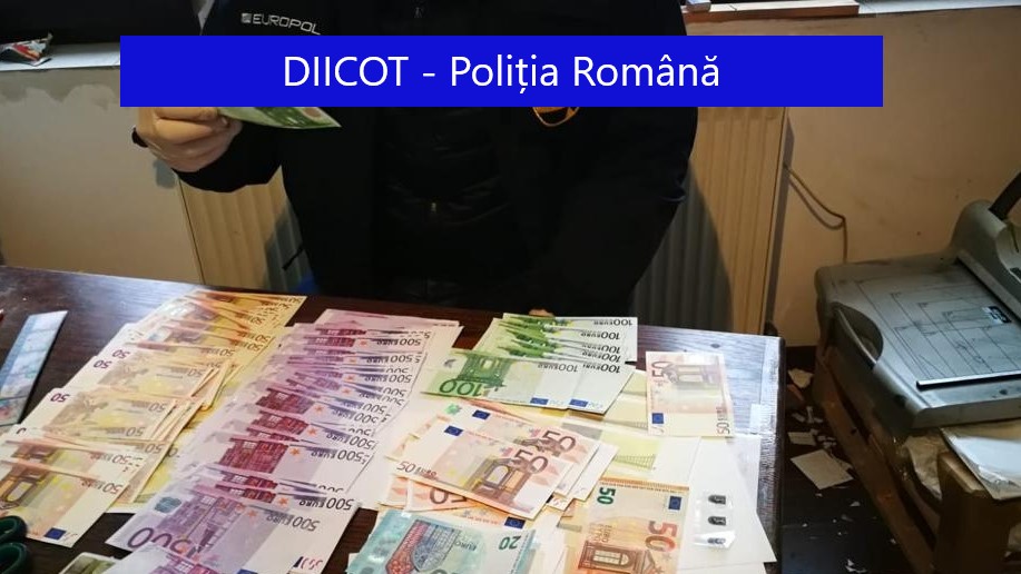 O grupare de falsificatori de bani și-a diversificat aria de infracțiuni. Ce au găsit procurorii DIICOT pe lângă 500.000 de euro falși