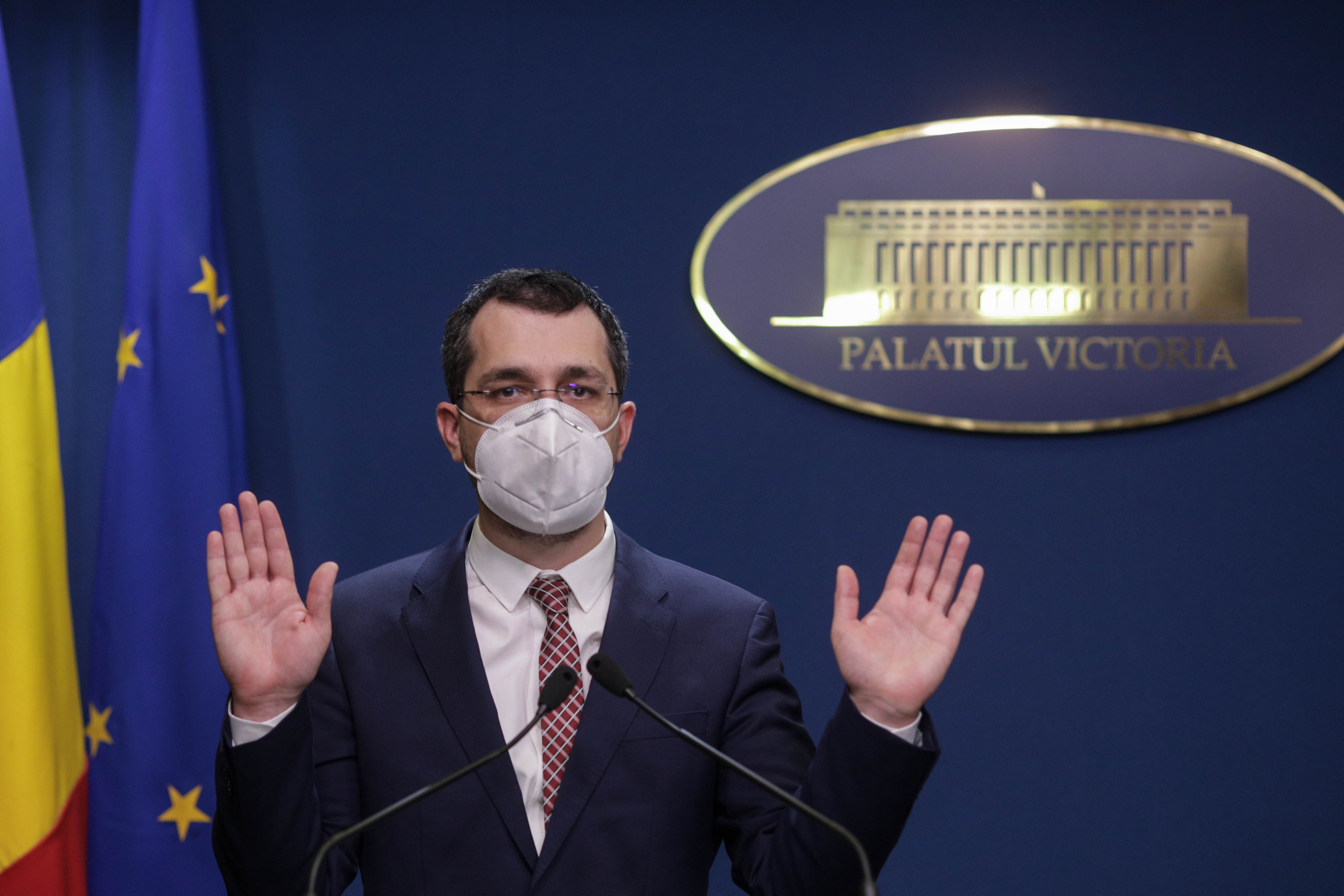 Voiculescu, despre vaccinarea personalului esențial sănătos odată cu bolnavii cronici: Strategia era acolo înainte să vin eu