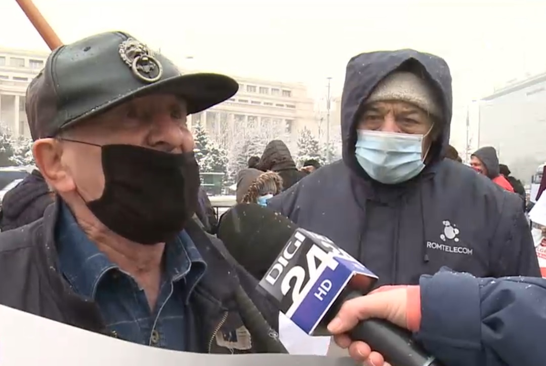 Polițiștii, grefierii și pensionarii au ieșit în stradă, nemulțumiți de salarii și pensii. “Noroc că mai supraviețuiesc cu reciclarea”