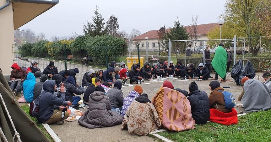 UNHCR: Statele europene resping tot mai mulţi migranţi la graniţe. UE invită la o dezbatere rezonabilă