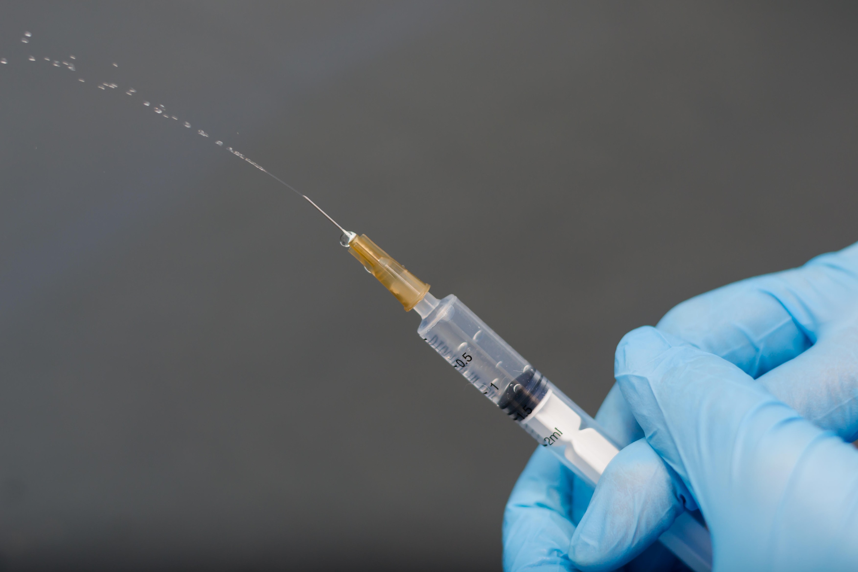 Medicul sancționat la cererea Ministerului Sănătății: „Aseară, după ce am luat amenda, am aruncat vaccinul”