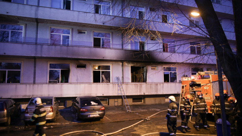 imagini cu pavilionul institutului matei bals în care a izbucnit un incendiu se văd pereți innegriti de fum