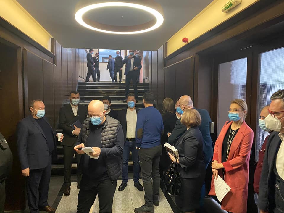 VIDEO. Scandal la PMB. Aurelian Bădulescu a dat cu pumnii în ușă