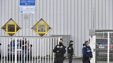 politisti francezi in fata companiei FAUN, in ancheta legata de crimele de la resurse umane