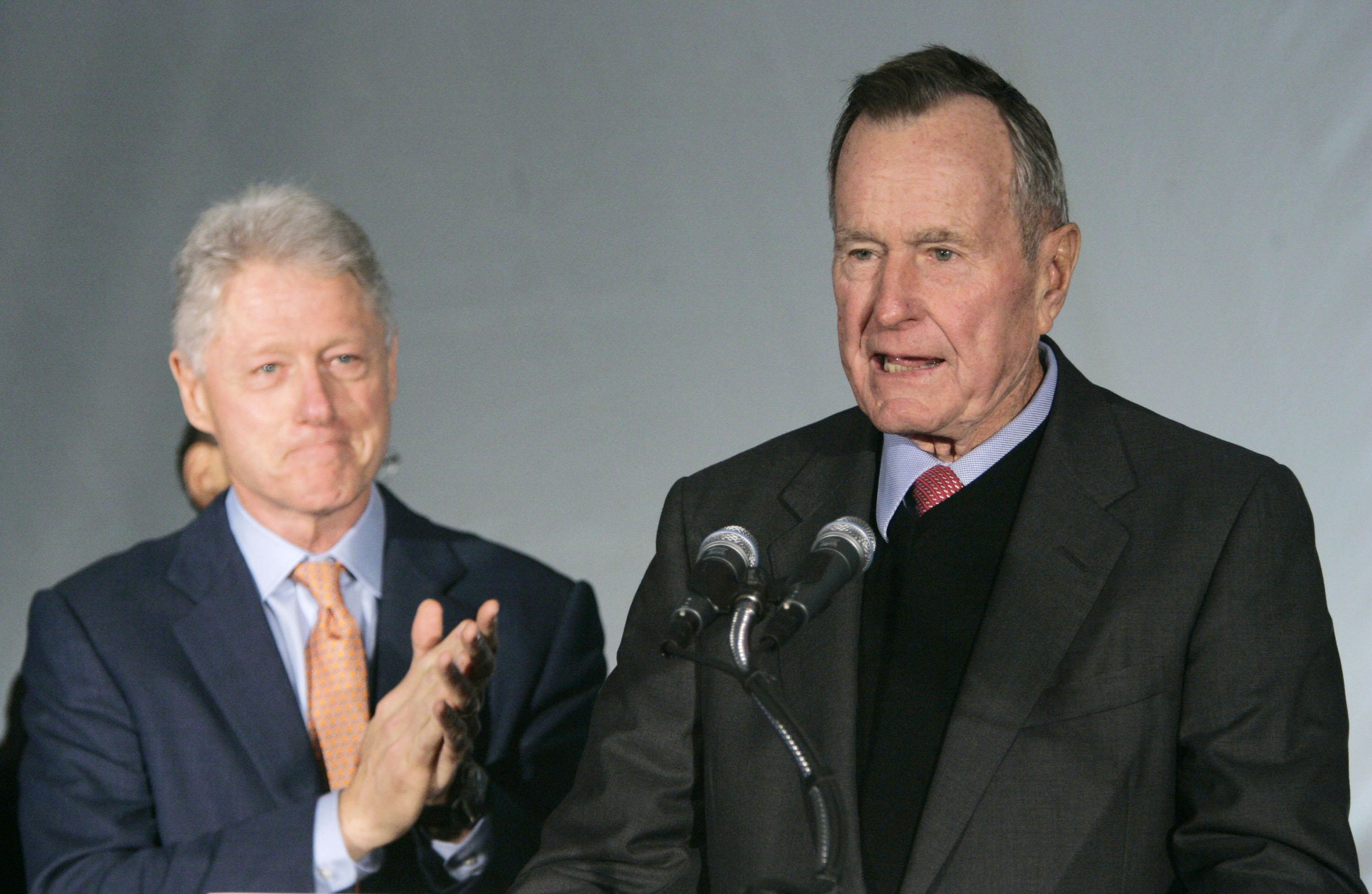 Și George Bush senior a pierdut alegerile după primul mandat. Cum s-a făcut atunci transferul de putere către Bill Clinton