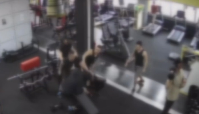 Momentul din sala de sport care a dus la uciderea unui licean din București. Martorii spun că a fost vorba de o răzbunare