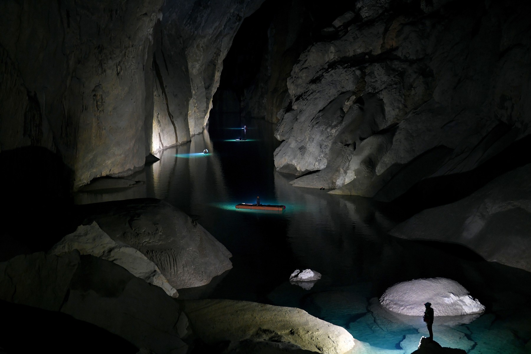 VIDEO. Cum arată cea mai mare peşteră din lume. Son Doong din Vietnam a fost descoperită întâmplător