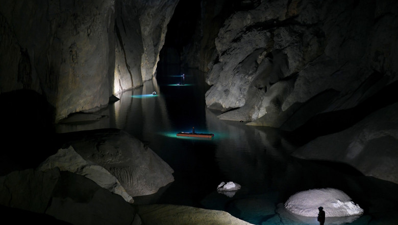 Son Doong, cea mai mare peșteră din lume, la interior