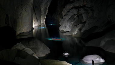 Son Doong, cea mai mare peșteră din lume, la interior
