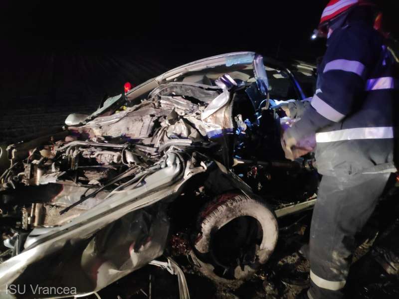 O persoana a decedat şi doua au fost ranite intr-un accident grav in care au fost implicate 5 maşini