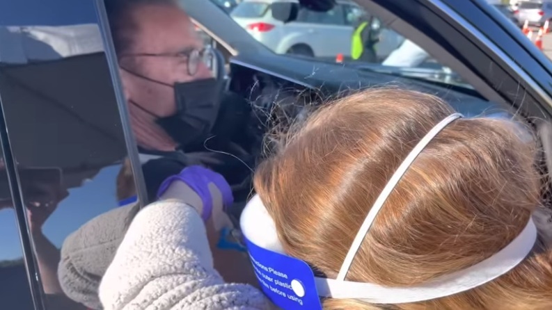 VIDEO. Arnold Schwarzenegger s-a vaccinat și a făcut public momentul: "Vino cu mine, dacă vrei să trăieşti!"
