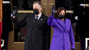 Vicepreședinta Kamala Harris a ales pentru momentul istoric al jurământului o ținută de culoare violet