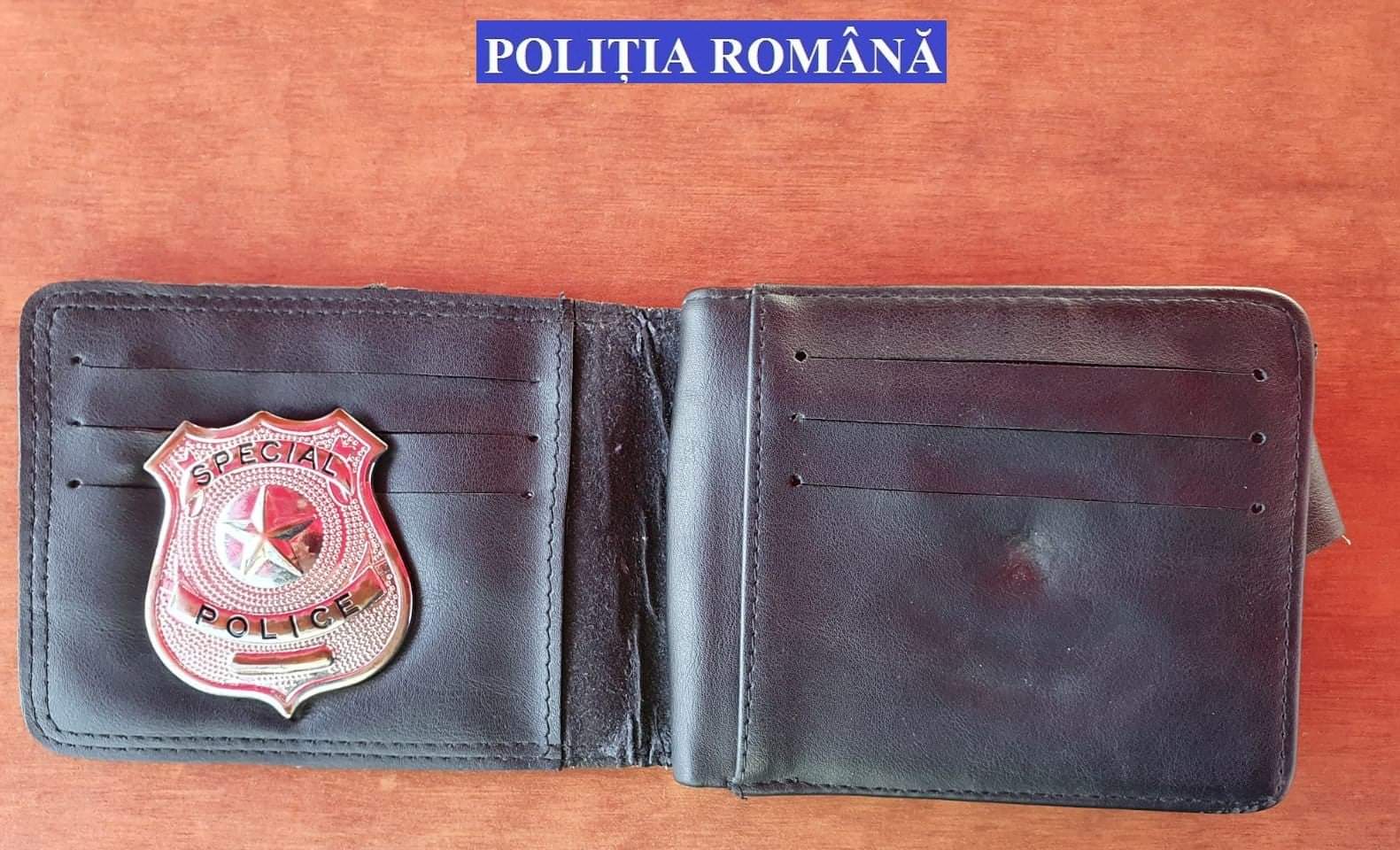 Doi bărbați cu o insignă "Special Police" au acuzat un bătrân că deține bani falși și i-au furat 7.500 de lei