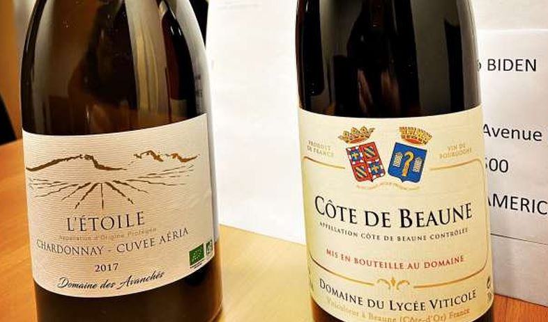 Franța vrea să îl înduplece pe Joe Biden cu două sticle de vin ca să ridice „taxele Trump”