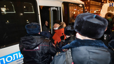 Poliția rusă arestează protestatari