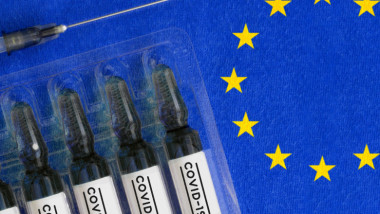 Doze de vaccin anti-Covid pe steagul UE