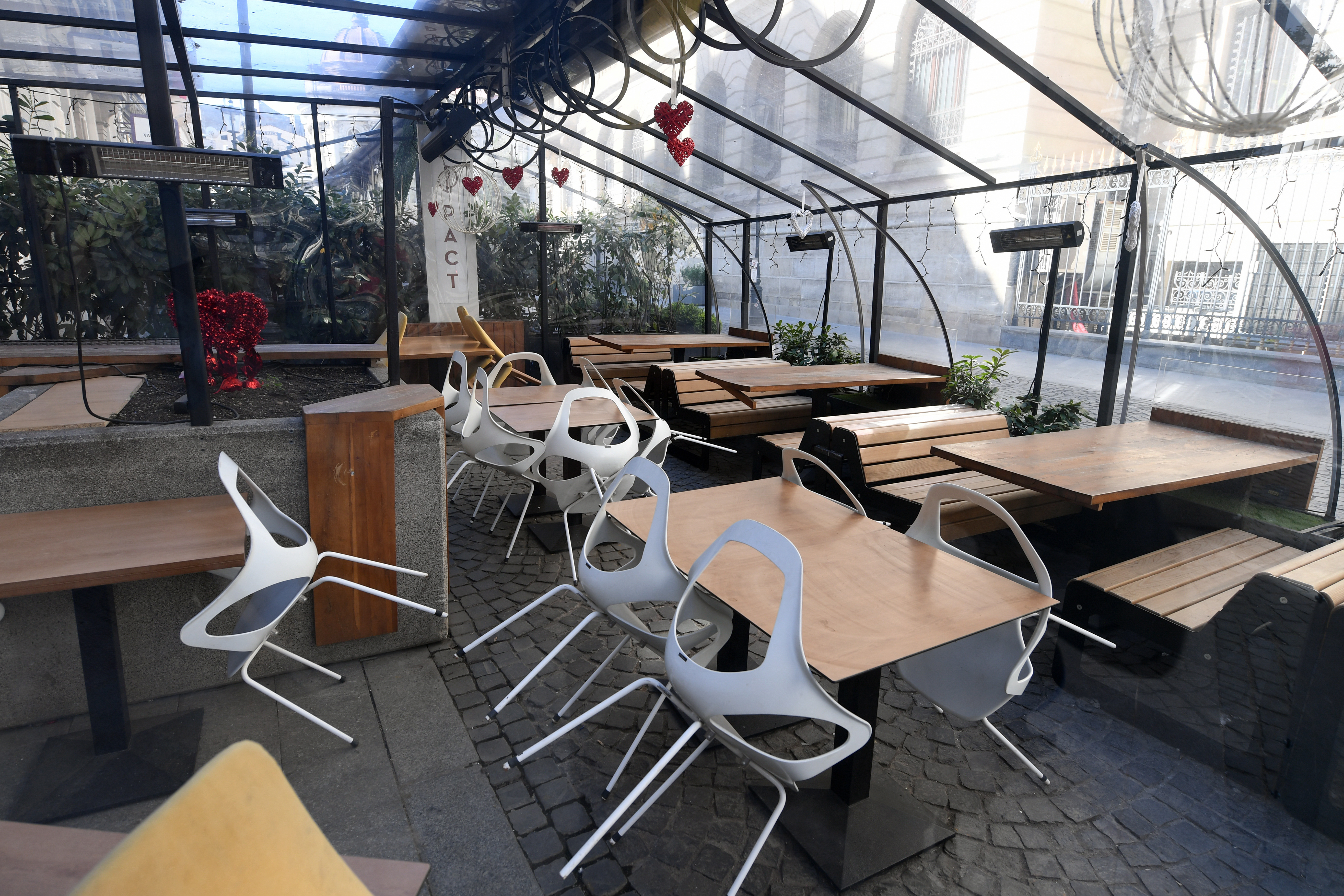 Relaxarea restricțiilor în București ar putea fi decisă azi. Comitetul Municipal pentru Situații de Urgență se întrunește la ora 13:00
