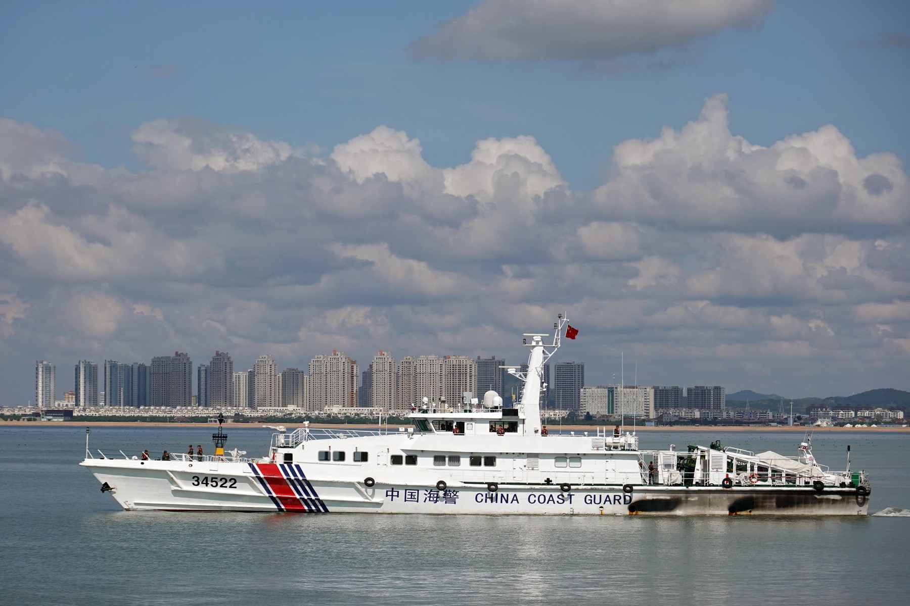 China autorizează în premieră garda de coastă să tragă asupra navelor străine