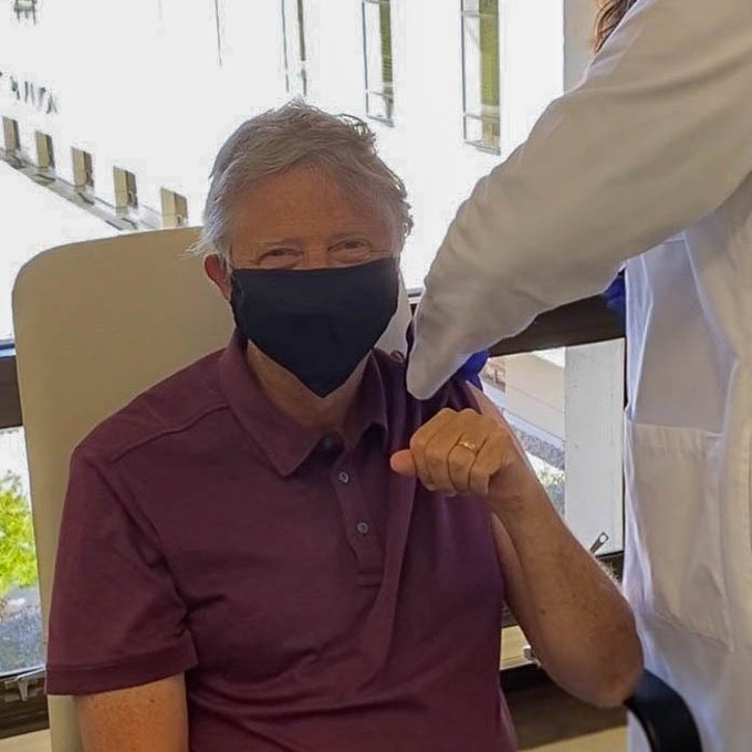 Bill Gates s-a vaccinat, teoriile conspiratiei au si aparut. De ce e sigur Cristian Presura ca miliardarului nu i s-a injectat apa