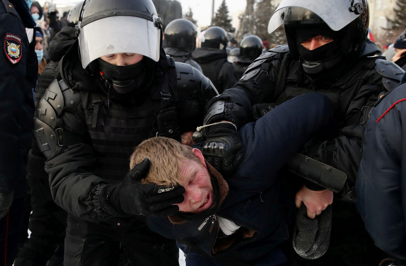 lupte între demonstranţii pro-Navalnîi şi poliţie la demonstraţiile de protest din Rusia