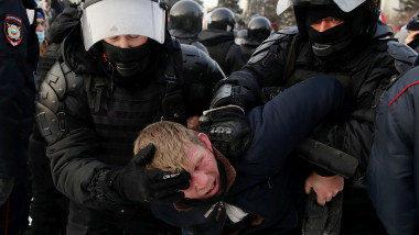 lupte între demonstranţii pro-Navalnîi şi poliţie la demonstraţiile de protest din Rusia