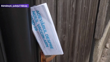 brosura antivaccin bagata in poarta unei locuinte din barbatesti jud valcea