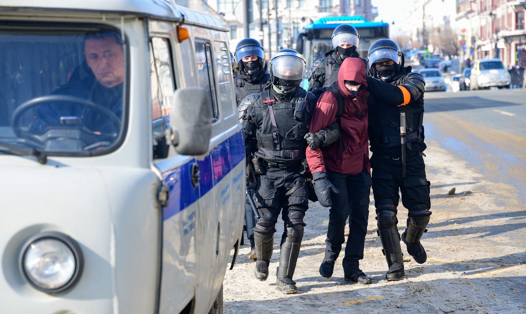 O nouă zi de proteste în Rusia împotriva lui Putin. Poliția a făcut 900 de arestări în doar câteva ore. Centrul Moscovei, închis