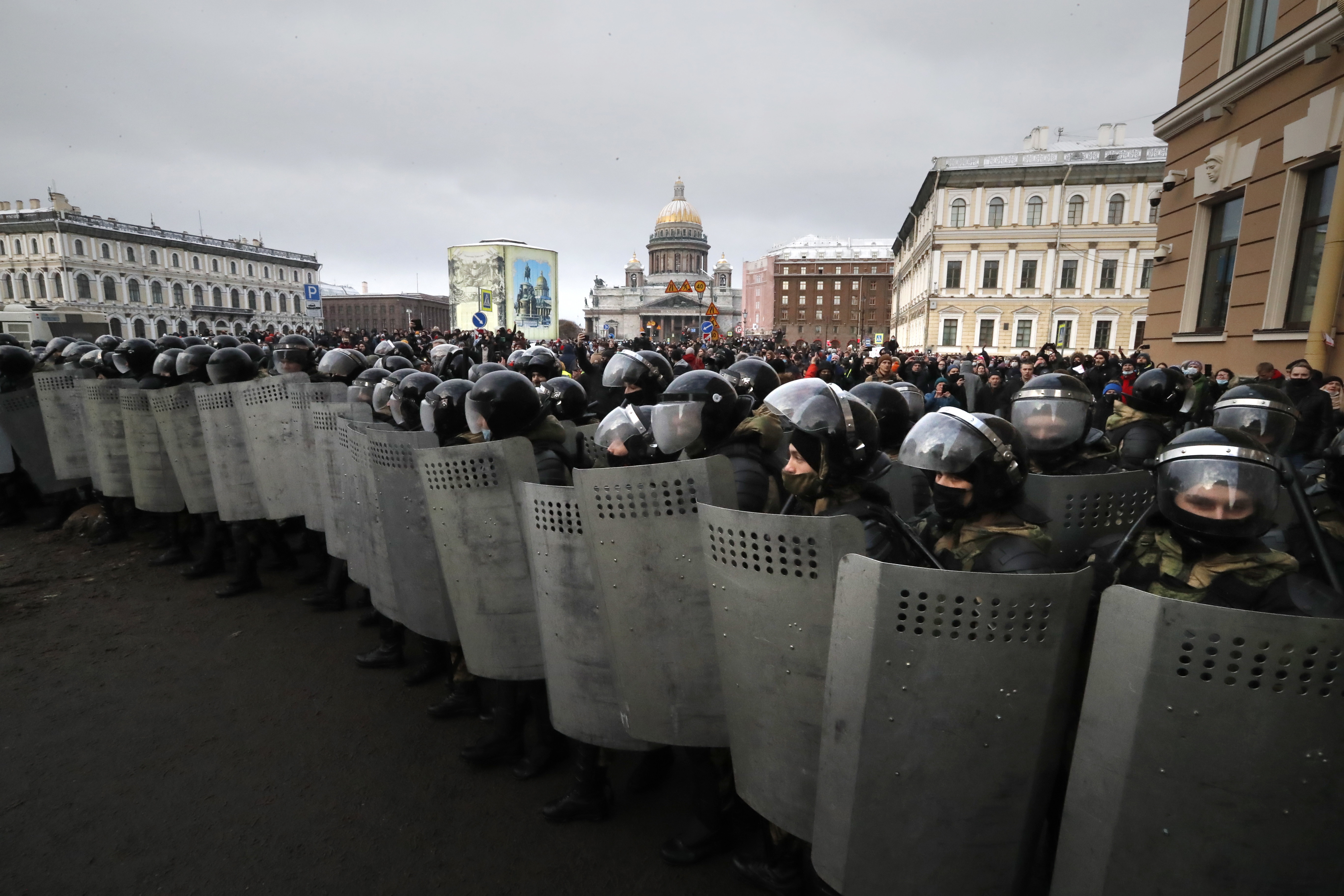 Rusia expulzează trei diplomați UE pe care îi acuză că au participat la manifestațiile de susținere a lui Navalnîi. Primele reacții