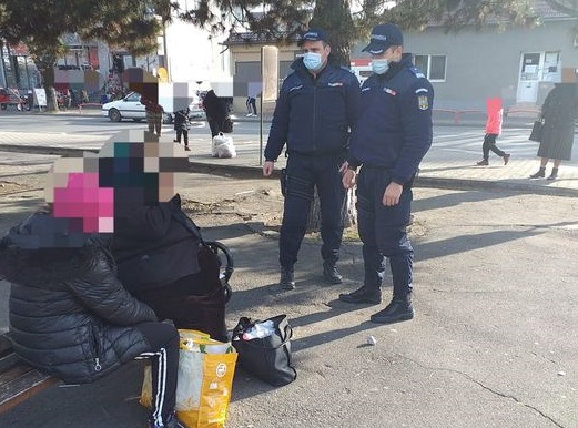 O tânără infectată cu COVID-19 a fost găsită pe stradă, cu masca pusă greșit. A fost amendată cu 1.500 de lei și are dosar penal