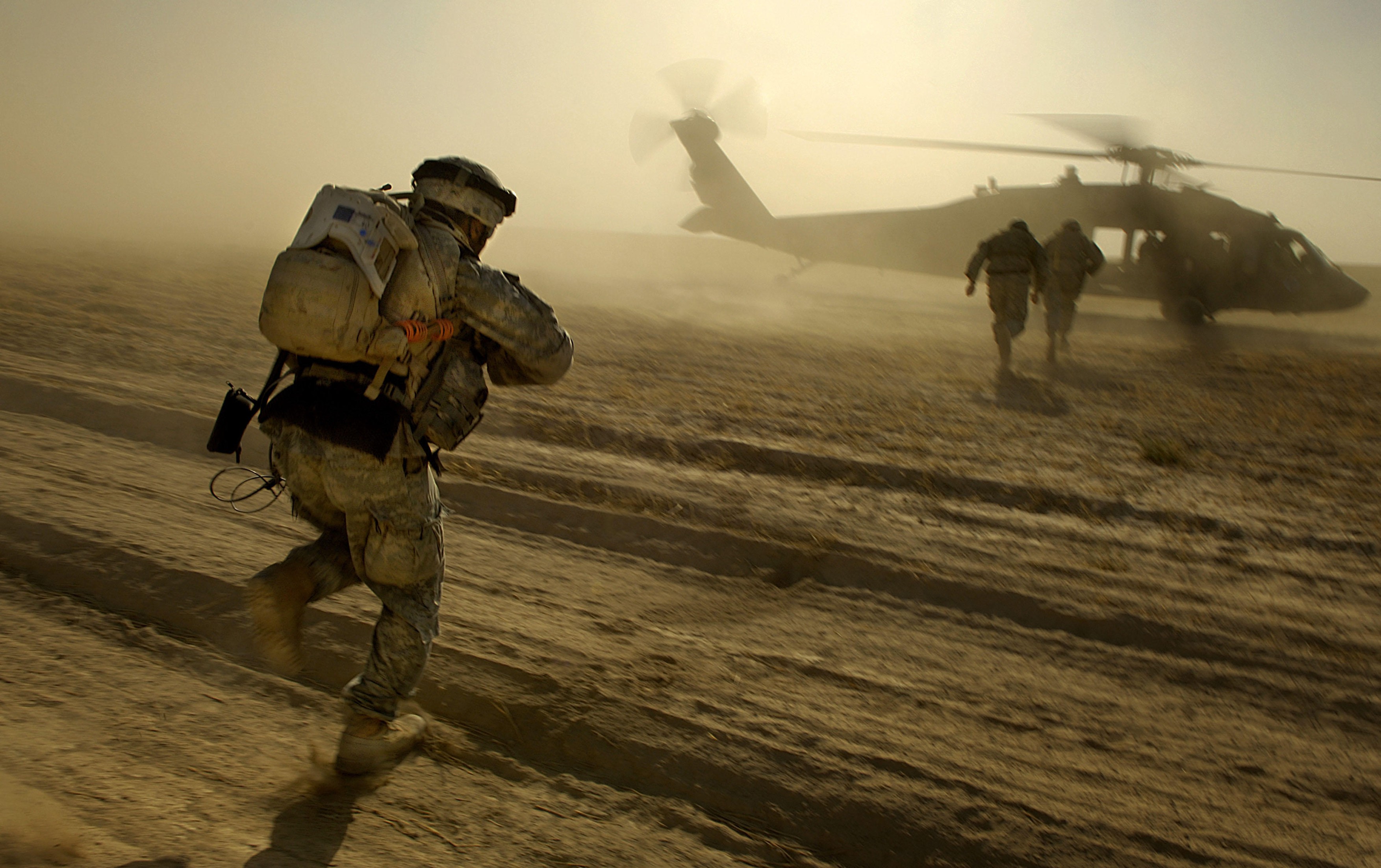 NATO decide în aceste zile dacă mai rămâne sau nu în Afganistan