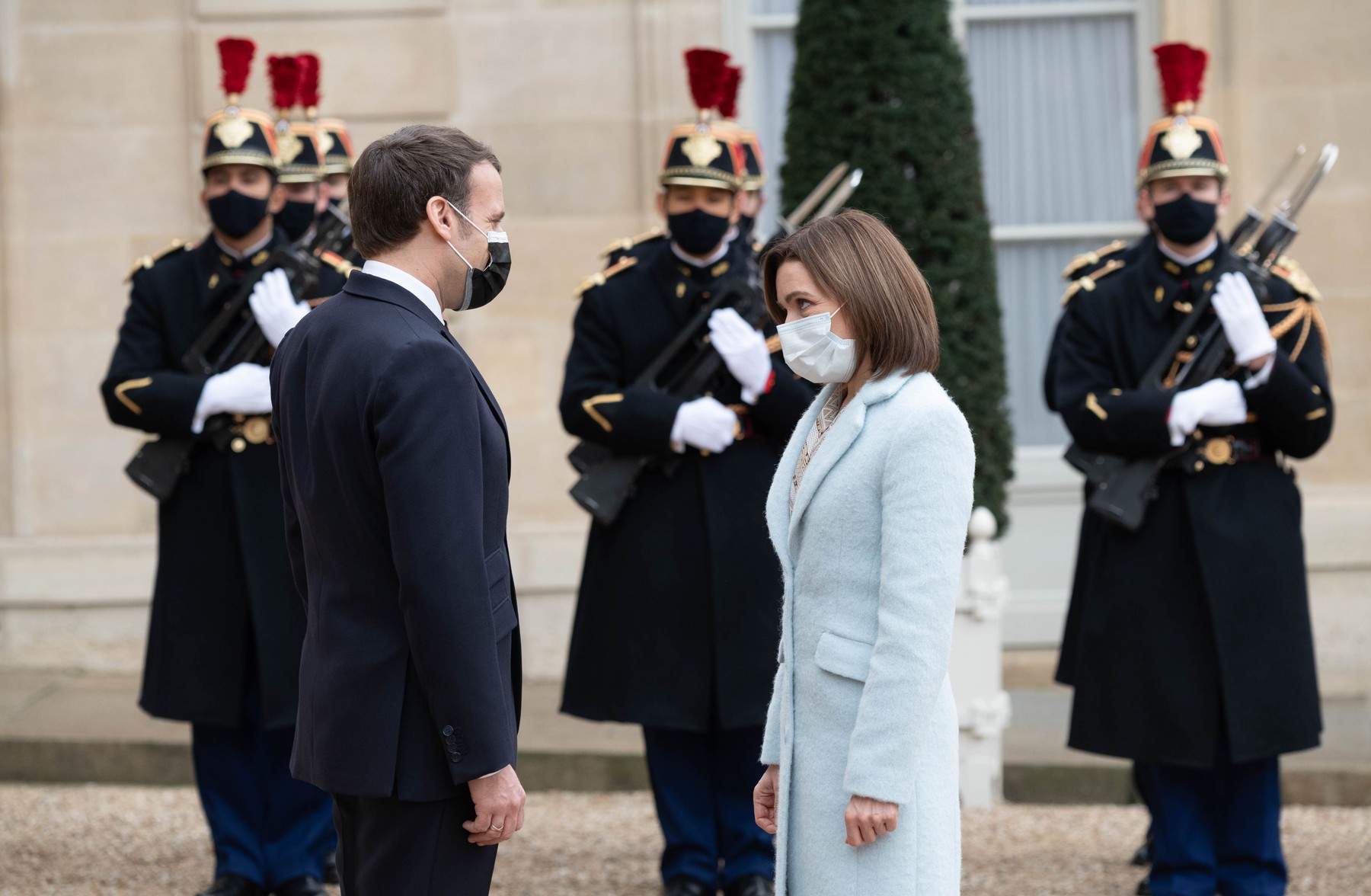 Emmanuel Macron o îndeamnă pe Maia Sandu să facă „reforme curajoase” în Republica Moldova