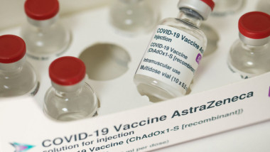 cutie cu doze de vaccin astrazeneca impotriva covid-19