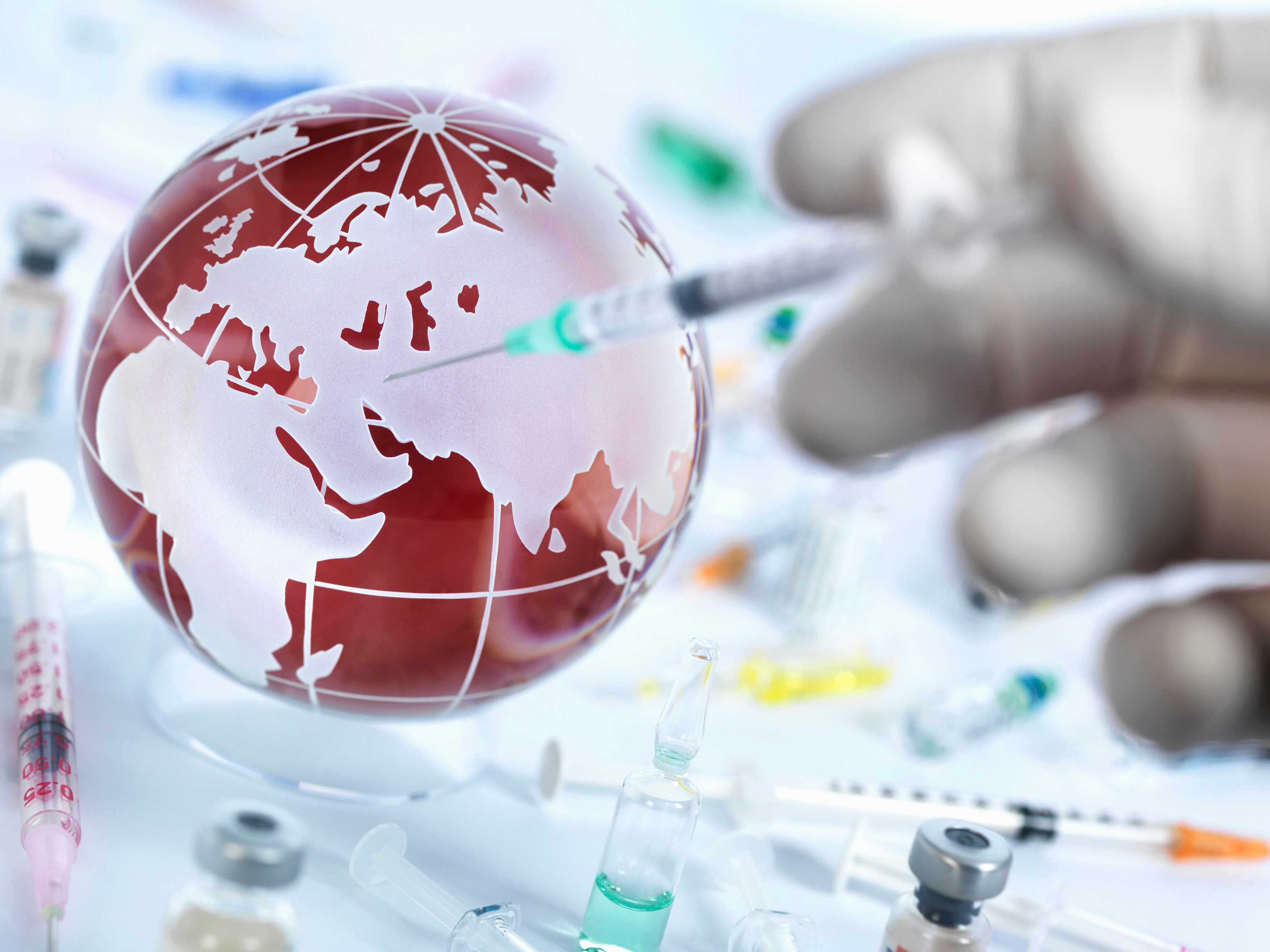 Bloomberg: Când va reveni viața la normal? La actuala rată de vaccinare, în aproximativ 7 ani
