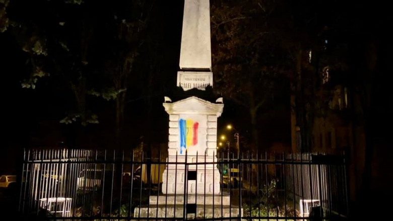 monumentul secuilor martiri din targu mures, vandalizat cu tricolorul romanesc